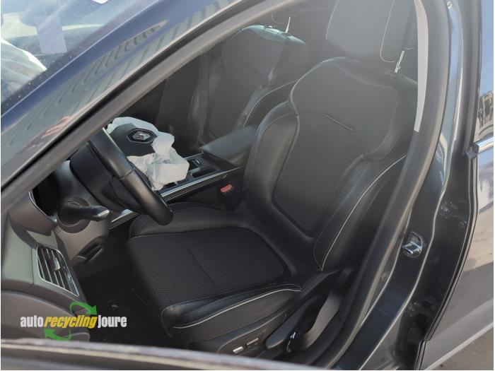 Renault Megane IV 1.2 Energy TCE 130 Épave (2017, Gris)