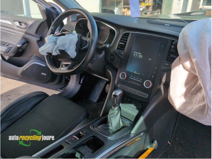 Renault Megane IV 1.2 Energy TCE 130 Épave (2017, Gris)