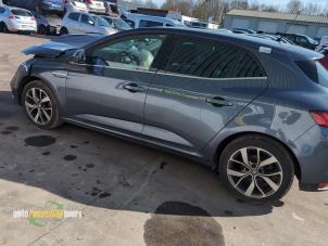 Renault Megane IV 1.2 Energy TCE 130 Épave (2017, Gris)