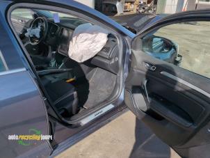 Renault Megane IV 1.2 Energy TCE 130 Épave (2017, Gris)