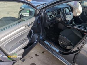 Renault Megane IV 1.2 Energy TCE 130 Épave (2017, Gris)