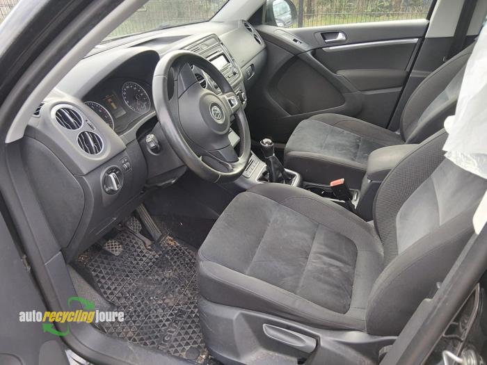 Volkswagen Tiguan 1.4 TSI 16V Vehículo de desguace (2012, Negro)