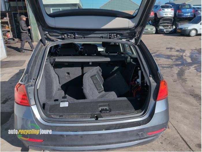 BMW 3 serie Touring 320d 2.0 16V Vehículo de desguace (2013, Gris)