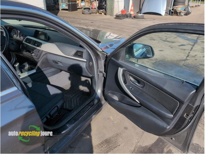BMW 3 serie Touring 320d 2.0 16V Vehículo de desguace (2013, Gris)