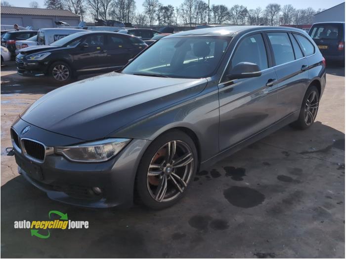 BMW 3 serie Touring 320d 2.0 16V Vehículo de desguace (2013, Gris)