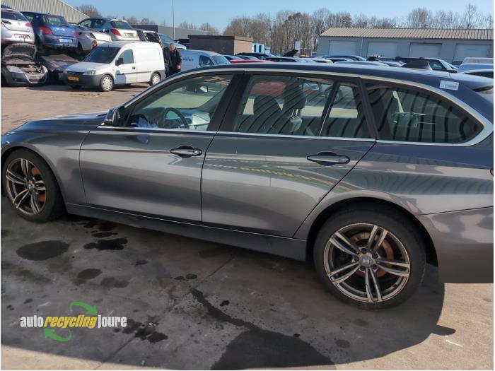 BMW 3 serie Touring 320d 2.0 16V Vehículo de desguace (2013, Gris)