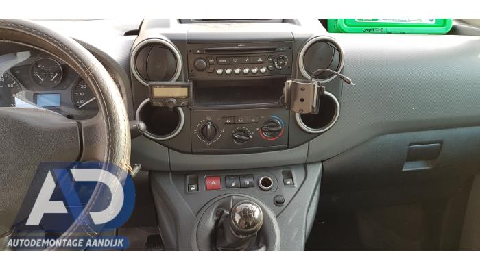 Peugeot Partner 1.6 HDI 75 16V Samochód złomowany (2010, Bialy)