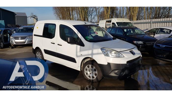 Peugeot Partner 1.6 HDI 75 16V Samochód złomowany (2010, Bialy)