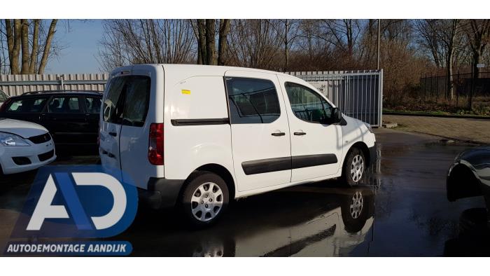 Peugeot Partner 1.6 HDI 75 16V Samochód złomowany (2010, Bialy)