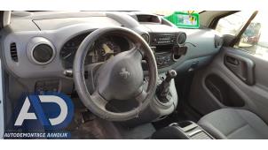Peugeot Partner 1.6 HDI 75 16V Samochód złomowany (2010, Bialy)