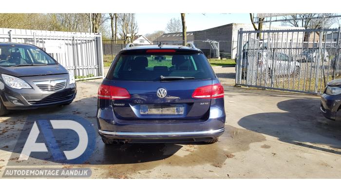 Volkswagen Passat Variant 2.0 TSI 16V Samochód złomowany (2013, Niebieski)