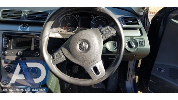 Volkswagen Passat Variant 2.0 TSI 16V Samochód złomowany (2013, Niebieski)