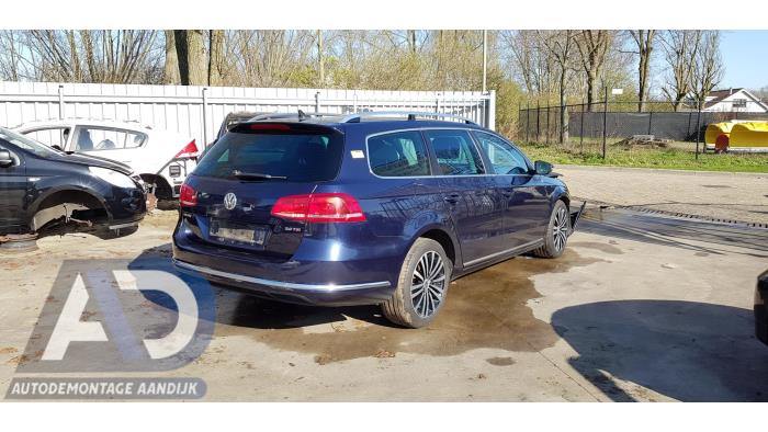 Volkswagen Passat Variant 2.0 TSI 16V Samochód złomowany (2013, Niebieski)