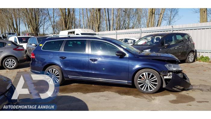 Volkswagen Passat Variant 2.0 TSI 16V Samochód złomowany (2013, Niebieski)