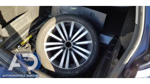 Volkswagen Passat Variant 2.0 TSI 16V Samochód złomowany (2013, Niebieski)
