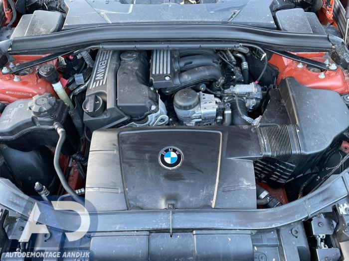 BMW X1 sDrive 18i 2.0 16V Épave (2012, Orange)