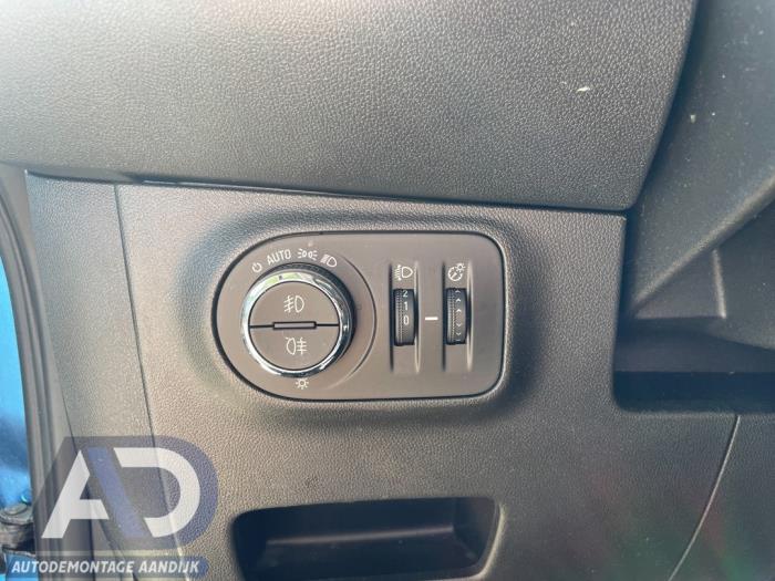Opel Corsa E 1.4 16V Épave (2019, Bleu)