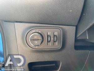 Opel Corsa E 1.4 16V Épave (2019, Bleu)