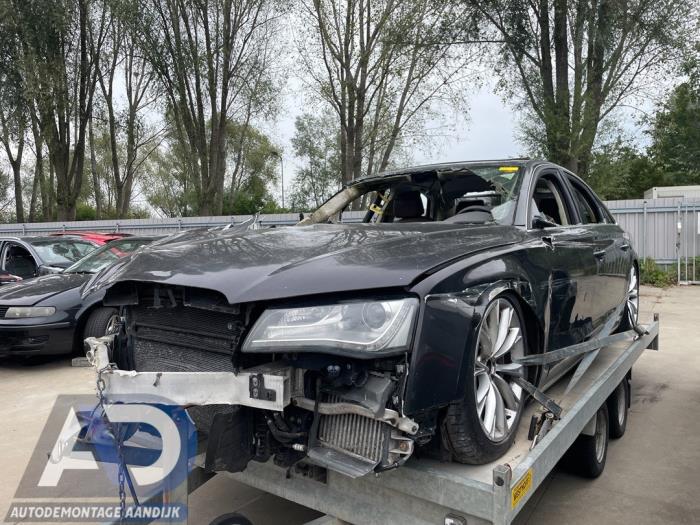 Audi A8 4.2 TDI V8 32V Quattro Épave (2011, Gris)