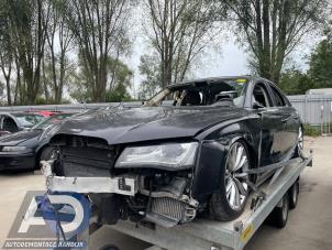 Audi A8 4.2 TDI V8 32V Quattro Épave (2011, Gris)