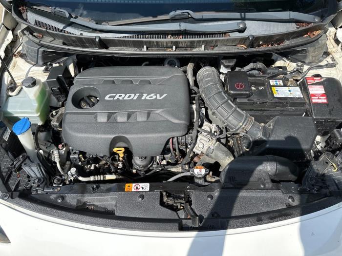 Hyundai i30 1.6 CRDi Blue Drive 16V VGT Épave (2013, Blanc)