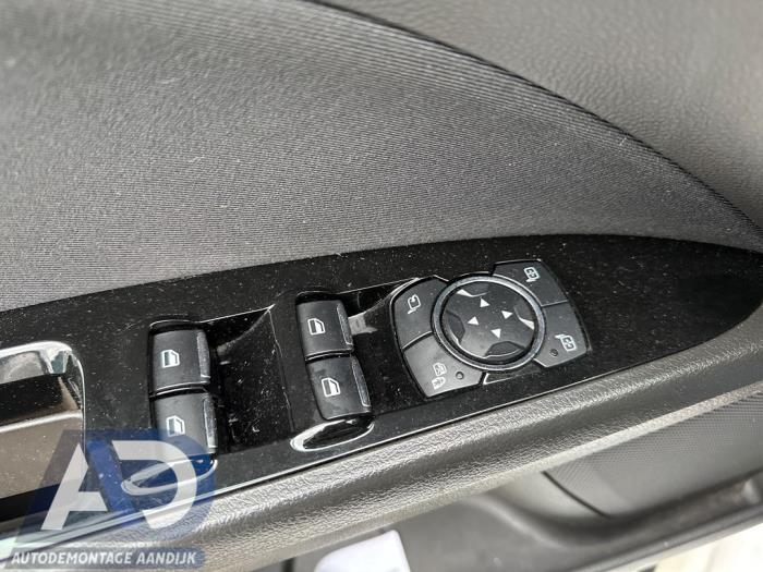 Ford Mondeo V Wagon 2.0 TDCi 150 16V Épave (2019, Blanc)