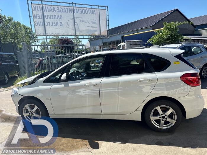 BMW 2 serie Active Tourer 220dA xDrive 2.0 TwinPower Turbo 16V Épave (2016, Blanc)