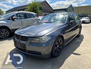BMW 3 serie Touring 330Xd 24V Épave (2006, Gris)