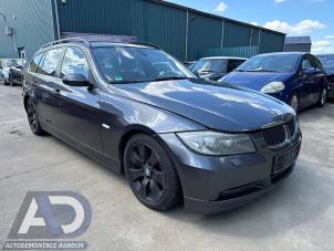 BMW 3 serie Touring 330Xd 24V Épave (2006, Gris)