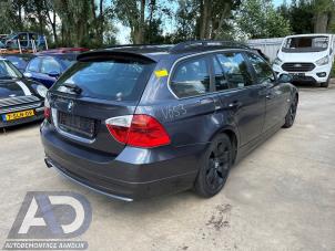 BMW 3 serie Touring 330Xd 24V Épave (2006, Gris)
