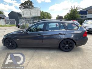 BMW 3 serie Touring 330Xd 24V Épave (2006, Gris)