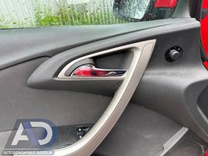 Opel Astra J 1.6 16V Ecotec Épave (2011, Rouge)