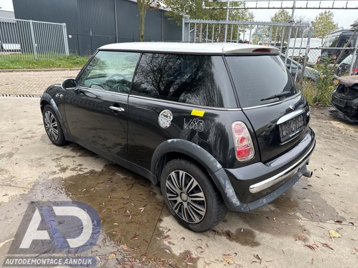 Mini Mini 1.6 16V Cooper Samochód złomowany (2004, Czarny)