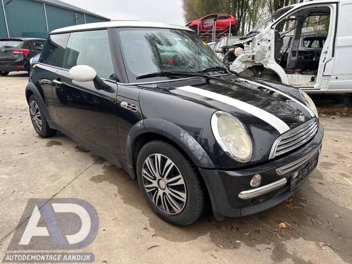 Mini Mini 1.6 16V Cooper Samochód złomowany (2004, Czarny)