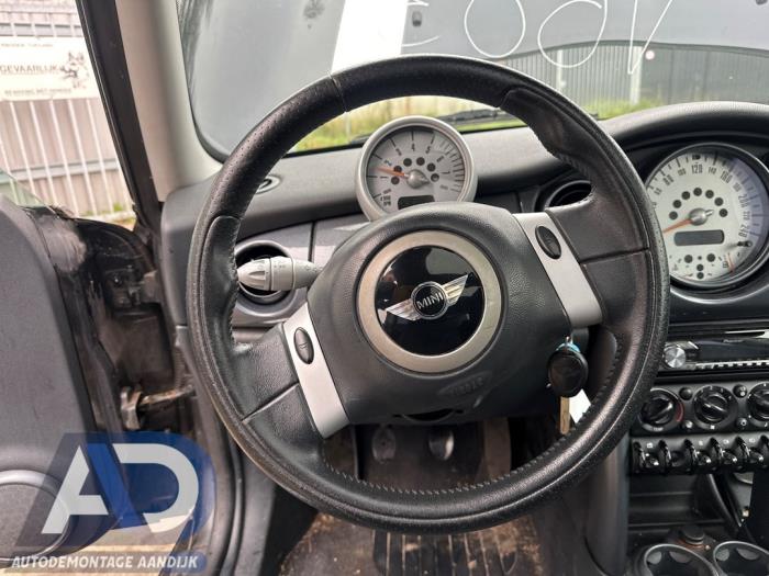 Mini Mini 1.6 16V Cooper Samochód złomowany (2004, Czarny)
