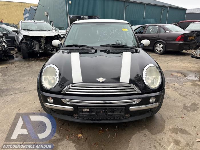 Mini Mini 1.6 16V Cooper Samochód złomowany (2004, Czarny)