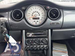 Mini Mini 1.6 16V Cooper Samochód złomowany (2004, Czarny)