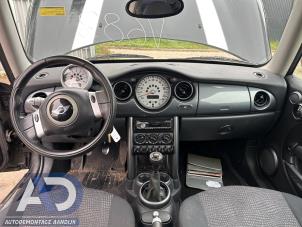 Mini Mini 1.6 16V Cooper Samochód złomowany (2004, Czarny)