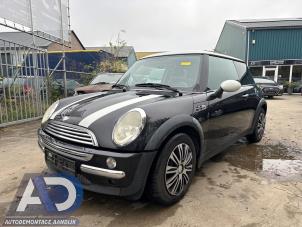 Mini Mini 1.6 16V Cooper Samochód złomowany (2004, Czarny)