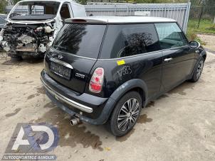 Mini Mini 1.6 16V Cooper Samochód złomowany (2004, Czarny)