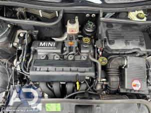 Mini Mini 1.6 16V Cooper Samochód złomowany (2004, Czarny)