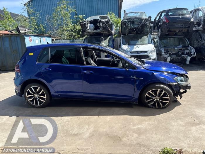 Volkswagen Golf VII 1.5 TSI Evo BMT 16V Samochód złomowany (2018, Niebieski)