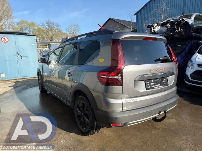 Dacia Jogger 1.0 TCe 110 12V Samochód złomowany (2024, Szary)