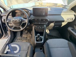 Dacia Jogger 1.0 TCe 110 12V Samochód złomowany (2024, Szary)
