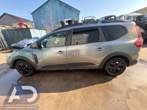 Dacia Jogger 1.0 TCe 110 12V Samochód złomowany (2024, Szary)