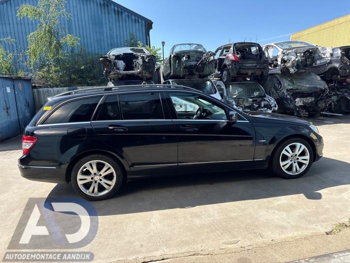 Mercedes C Estate 1.8 C-250 CGI 16V Épave (2011, Noir)
