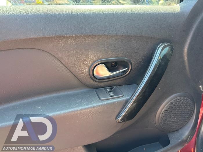 Dacia Logan MCV II/Sandero Wagon 0.9 TCE 12V Samochód złomowany (2019, Czerwony)