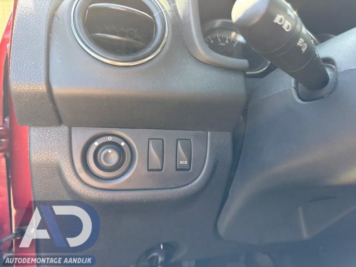 Dacia Logan MCV II/Sandero Wagon 0.9 TCE 12V Samochód złomowany (2019, Czerwony)