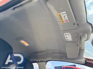 Renault Captur I 1.2 TCE 16V EDC Épave (2014, Orange)