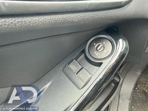 Ford Fiesta 6 1.0 EcoBoost 12V 100 Samochód złomowany (2014, Czarny)